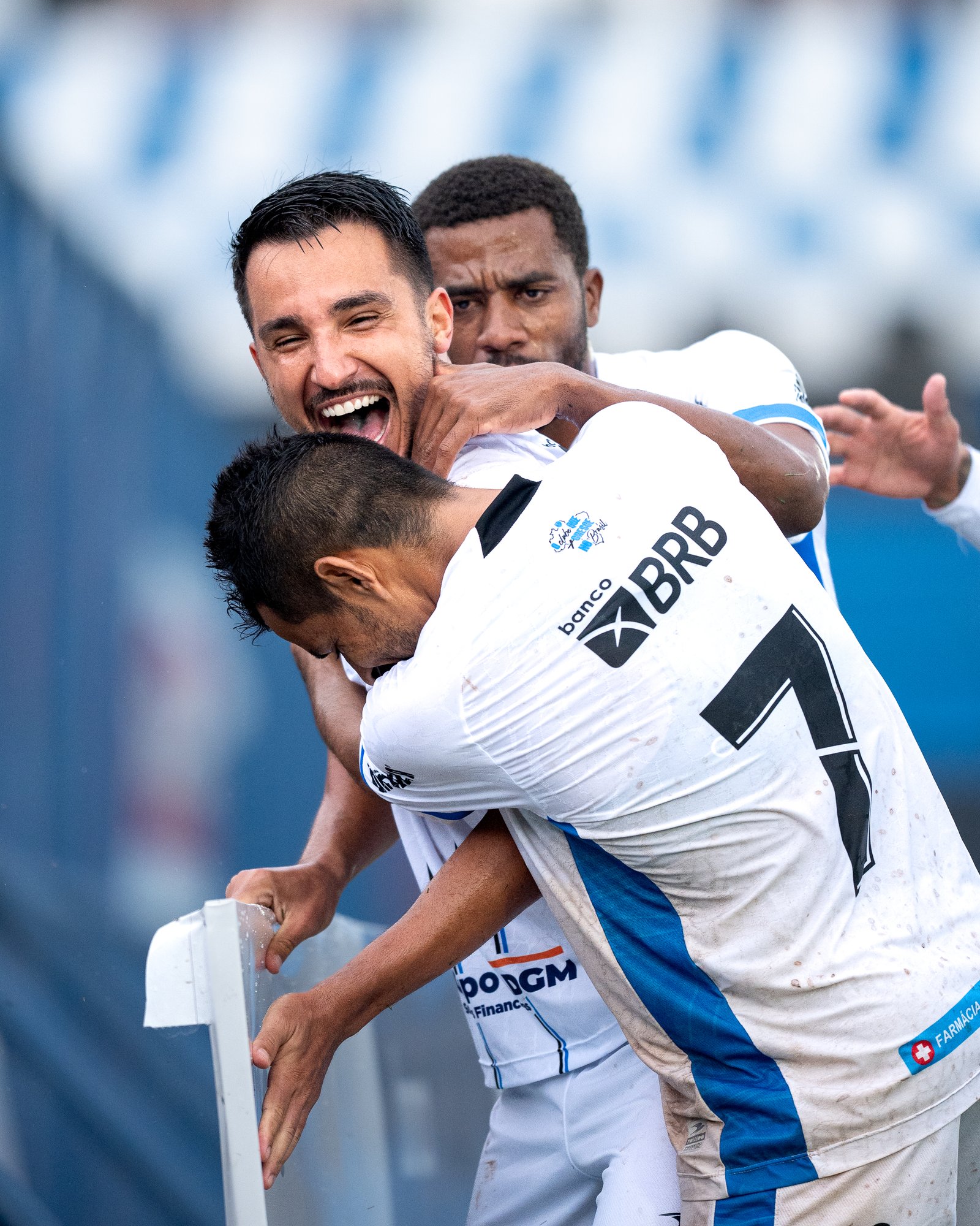 Capital vence o Paranoá por 3 a 0 no Estádio JK, chega à vice-liderança do Candangão BRB 2026 e confirma o bom momento na competição.