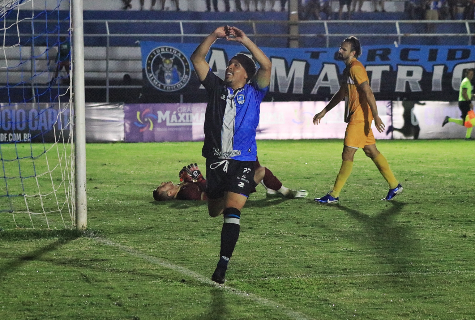 Capital vence Brasiliense por 3x0, garante vaga na semifinal e lidera o Candangão BRB 2025 com 19 pontos.